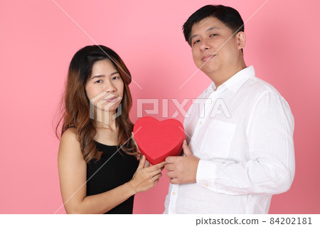 Pink Asian Couple Pink Asian Couple 84202181
