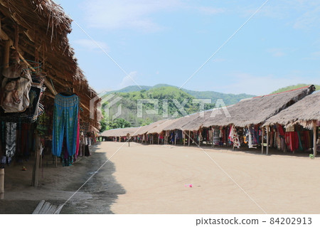 Karen Market << Chiang Rai Province, Northern Thailand >> Karen Market << Chiang Rai Province, Northern Thailand >> 84202913