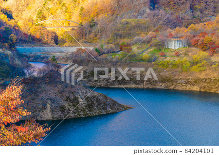 Autumn of Lake Okushima 84204101