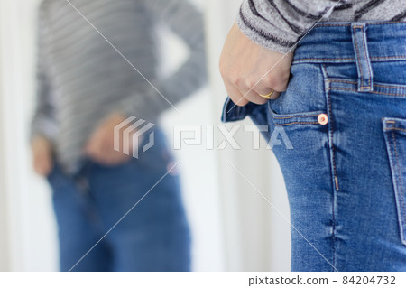Pants do not close tightly 2 84204732