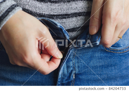 Pants do not close tightly 1 84204733