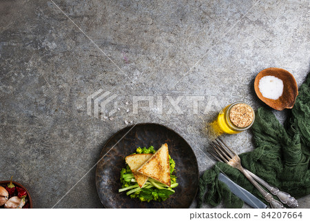 tartare with avocado, spring onion,tomato and crouton tartare with avocado, spring onion,tomato and crouton 84207664