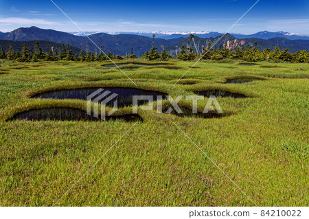 從山上看到的鳥梨山、岩菅山、妙高山、北阿爾卑斯山。 從山上看到的鳥梨山、岩菅山、妙高山、北阿爾卑斯山。 84210022