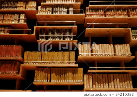 全集和百科全書書架 84210388