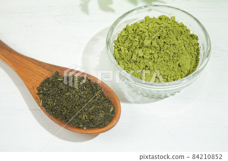 Powdered green tea made from green tea cultivated in Japan and its raw material tea leaves. You can get the whole nutrition of tea leaves. Powdered green tea made from green tea cultivated in Japan and its raw material tea leaves. You can get the whole nutrition of tea leaves. 84210852
