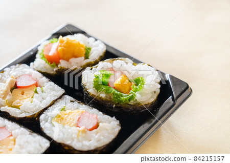 Sushi rolls  84215157