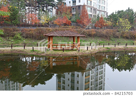 bungalow bungalow 84215703