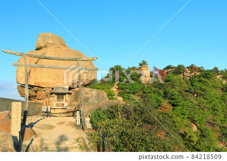 [Kagawa Prefecture] Heavy rocks under clear skies (Shodoshima) 84218509