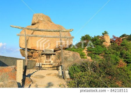 [Kagawa Prefecture] Heavy rocks under clear skies (Shodoshima) 84218511