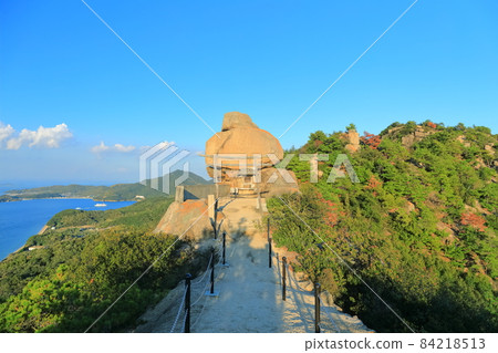 [Kagawa Prefecture] Heavy rocks under clear skies (Shodoshima) 84218513