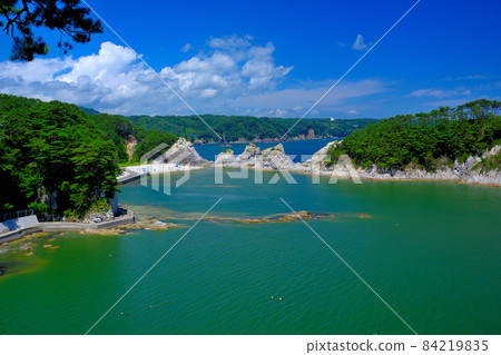 Jodogahama, a unique view created by the blue sky and white rocks from the Jodogahama Observatory, Miyako City, Iwate Prefecture (4) Jodogahama, a unique view created by the blue sky and white rocks from the Jodogahama Observatory, Miyako City, Iwate Prefecture (4) 84219835