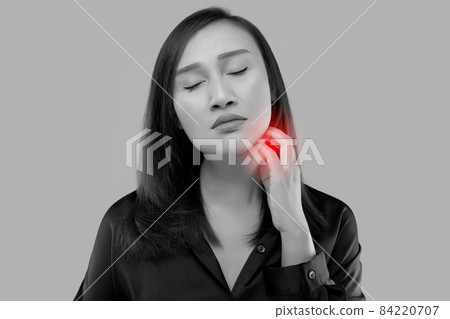 Woman scratching her neck 84220707