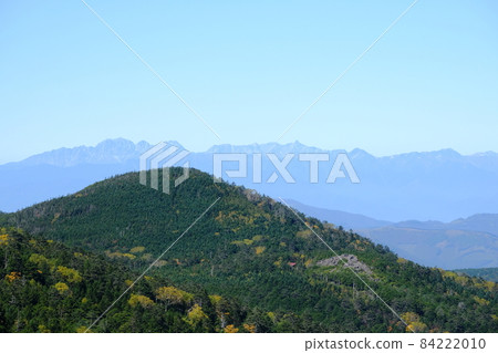 [Yatsugatake] View of the summit of New Mountains Northern Alps and Takamiishi 84222010