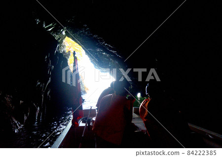 Inside the Hachinohe hole (also known as the Blue Grotto), which is said to lead to Jodogahama and Hachinohe, Tohoku, Miyako City, Iwate Prefecture (1) Inside the Hachinohe hole (also known as the Blue Grotto), which is said to lead to Jodogahama and Hachinohe, Tohoku, Miyako City, Iwate Prefecture (1) 84222385