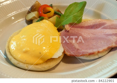 Eggs Benedict that looks delicious Eggs Benedict that looks delicious 84222901