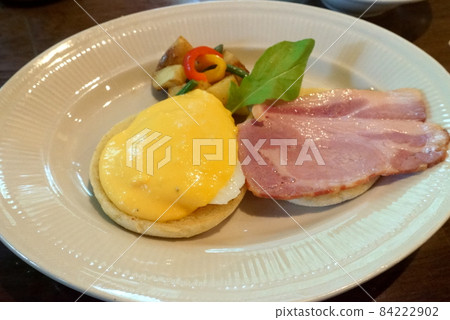Eggs Benedict that looks delicious Eggs Benedict that looks delicious 84222902
