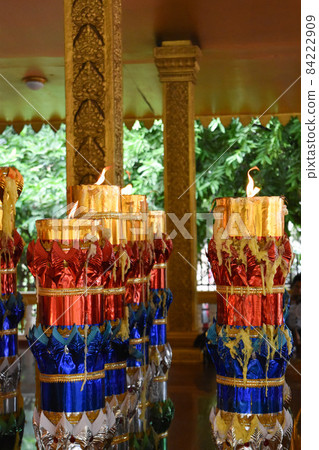 Large candles in a temple in Siem Reap 84222909