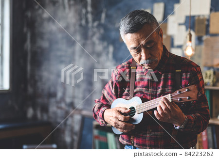 花花公子模特 84223262