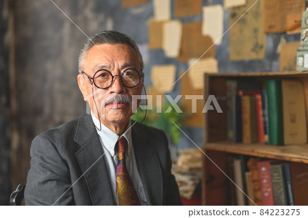 穿西裝的男人(鄧迪) 穿西裝的男人(鄧迪) 84223275