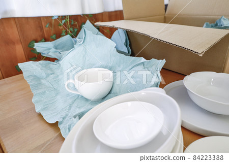 Container and cardboard 84223388