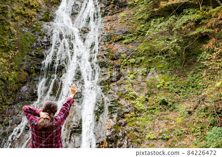 Marugami Waterfall on a middle-aged woman traveling alone Marugami Waterfall on a middle-aged woman traveling alone 84226472