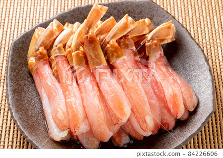 Crab peeled meat (snow crab leg potion thawed). 84226606