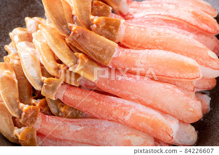 Crab peeled meat (snow crab leg potion thawed). 84226607