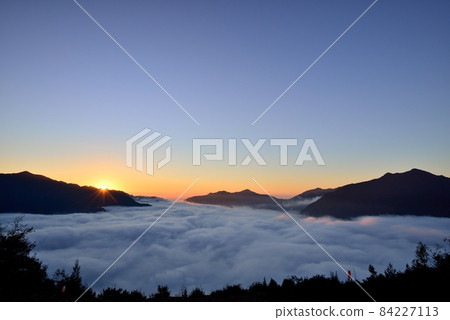 Sea of clouds in the Kiwa basin from Tsuenomine Sea of clouds in the Kiwa basin from Tsuenomine 84227113