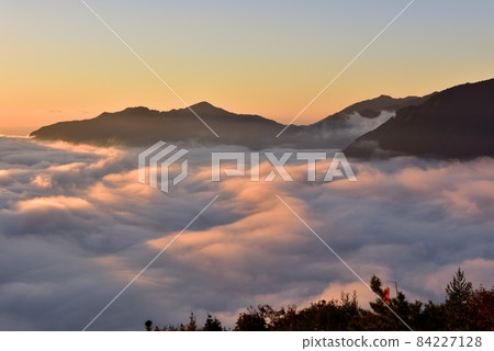 Sea of clouds in the Kiwa basin from Tsuenomine Sea of clouds in the Kiwa basin from Tsuenomine 84227128