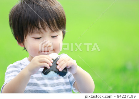 吃湯圓的男孩 84227199