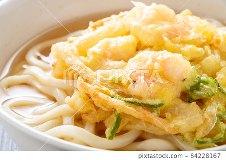 Kakiage天婦羅烏冬面。 Kakiage天婦羅烏冬面。 84228167
