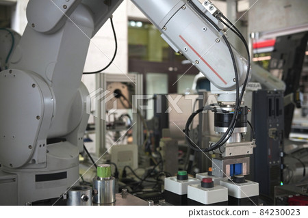 用手臂機器人按下按鈕 84230023