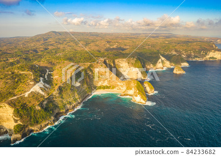 Aerial view on tropical coast Kelingking Beach with turquoise sea in Nusa Penida island, Bali 84233682