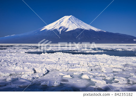 Drift ice / synthesis of Mt. Fuji and the Sea of Okhotsk 84235182
