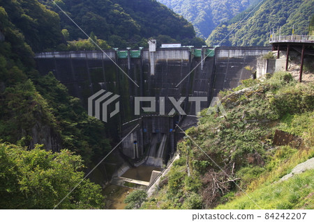 初秋的荒川：二瀨水壩（埼玉縣秩父市） 84242207