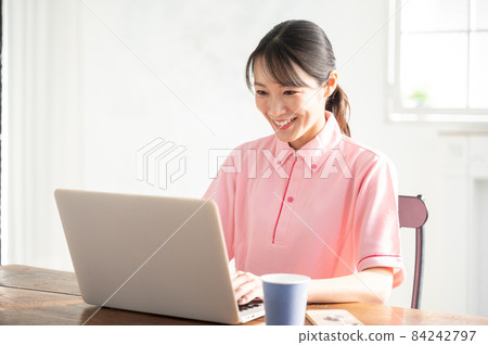 Image that can be used for nursery teachers, kindergartens, caregivers, teacher recruitment, etc. There is a copy space in front Image that can be used for nursery teachers, kindergartens, caregivers, teacher recruitment, etc. There is a copy space in front 84242797