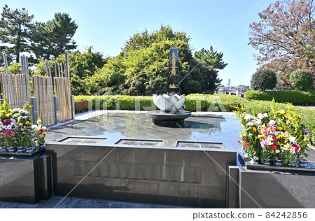 Ikegami walk: Daibo Hongyoji Temple Nichiren sect Ikegami mausoleum 84242856