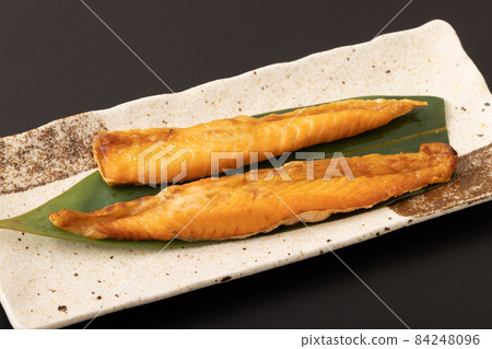 烤鱒魚鮭魚加鹽 84248096