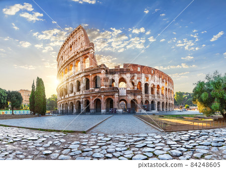 The Colosseum in the morning sun rays, beautiful morning view of Rome, Italy 84248605