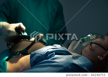 Team of Doctor save the patient's life 84248753