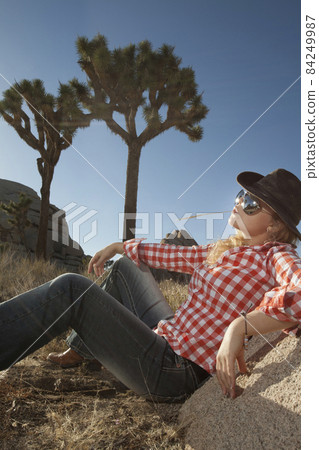 Joshua tree girl Joshua tree girl 84249987