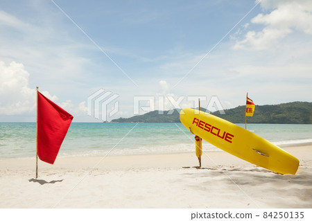 windy beach 84250135