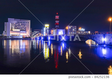 藍色照明萬代橋(世界糖尿病日) 藍色照明萬代橋(世界糖尿病日) 84252136