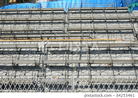 混凝土邊坡擋土牆施工現場 84253461