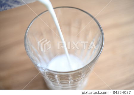 milk milk 84254087