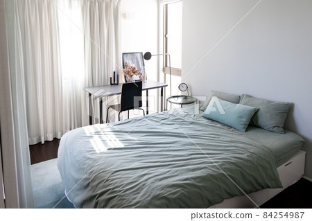 The bedroom  84254987