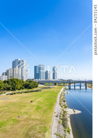 [Tokyo] The magnificent cityscape of the Tama River and Futakotamagawa 84255145