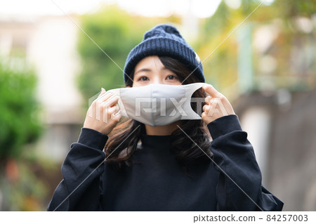 面具的女人 84257003