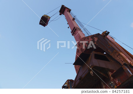A dilapidated old crane along the Shirinashi River A dilapidated old crane along the Shirinashi River 84257181