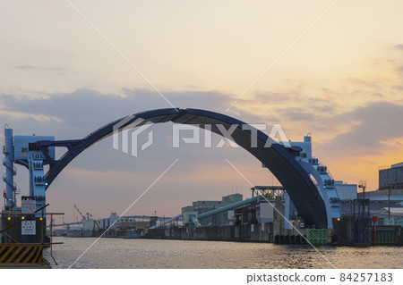 Shirimashi River Water Gate Evening View (Taisho Ward, Osaka City) 84257183